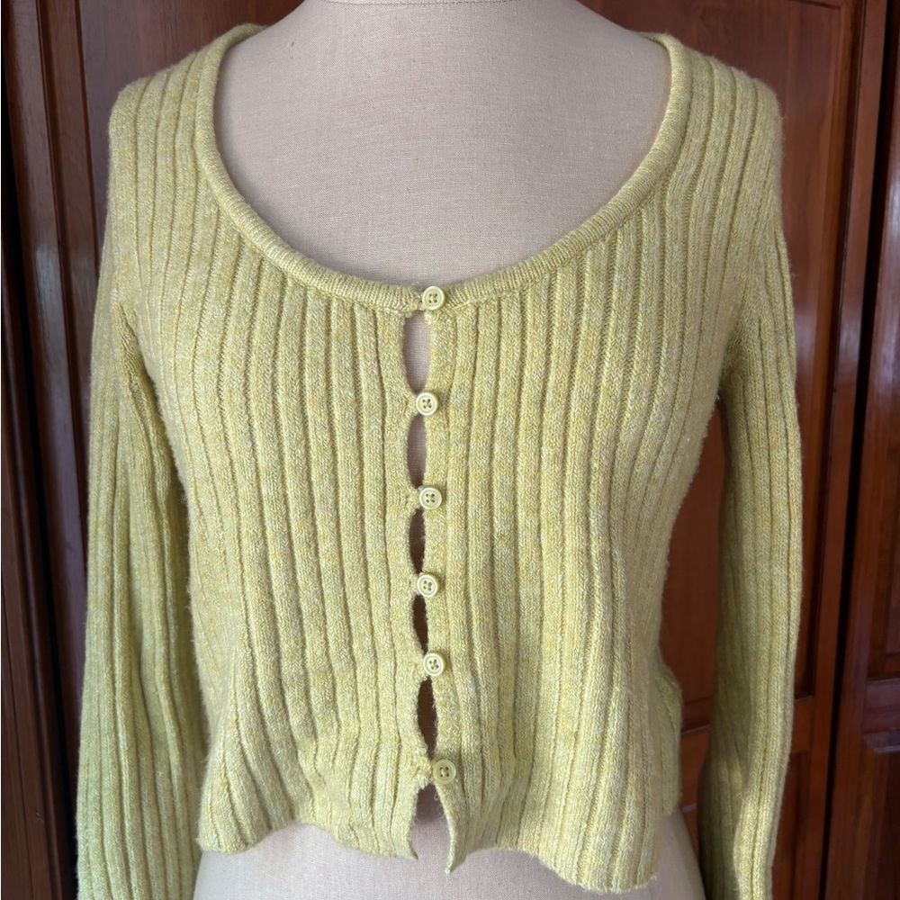 Cropped Cardigan - Picture 2 of 6